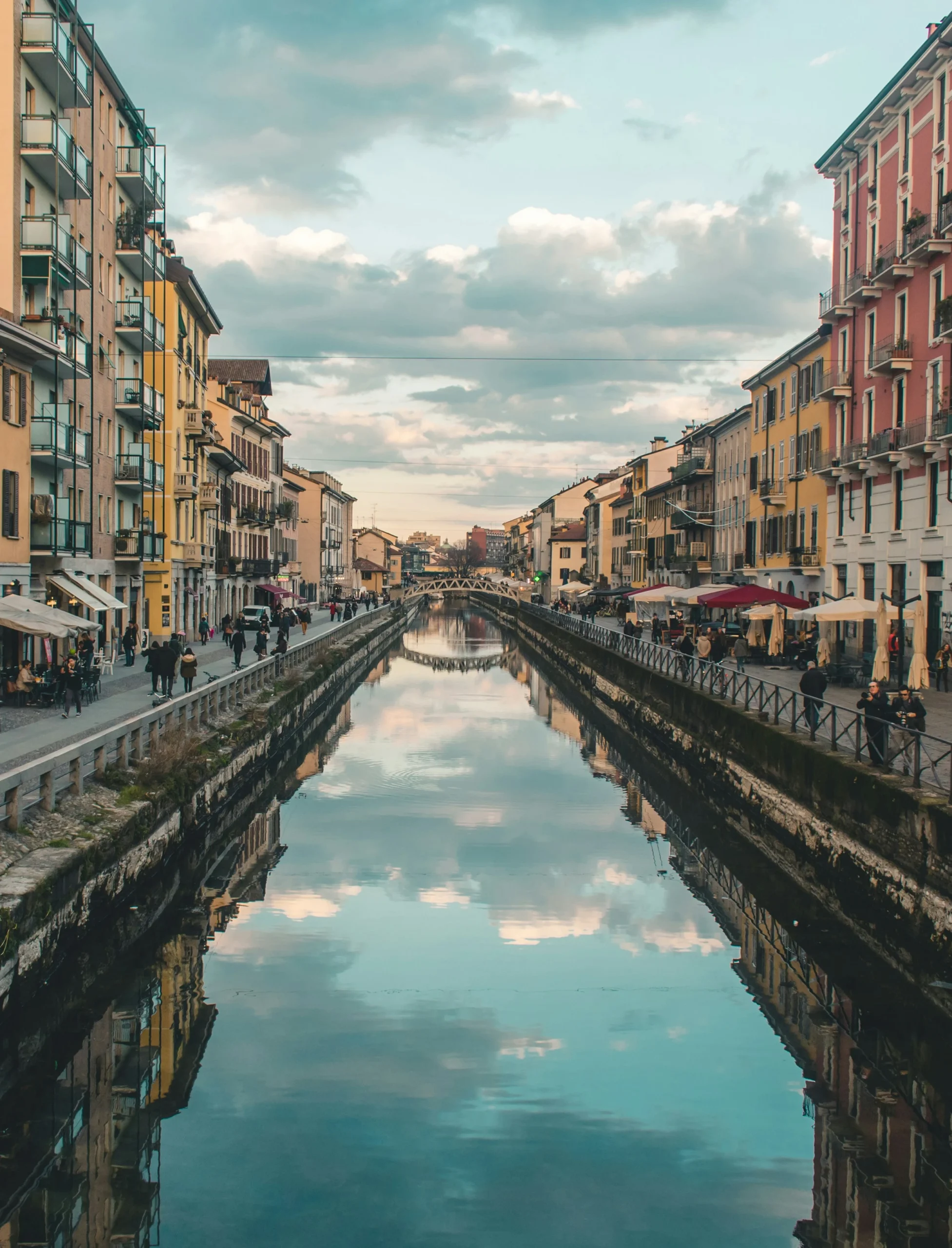 street photography Milano sui Navigli